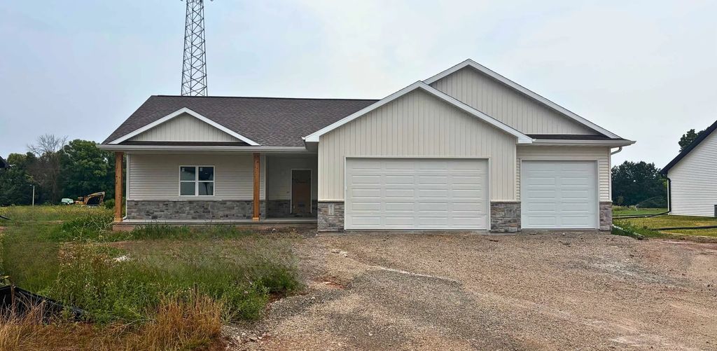 W5773 Roundstone Place, MENASHA