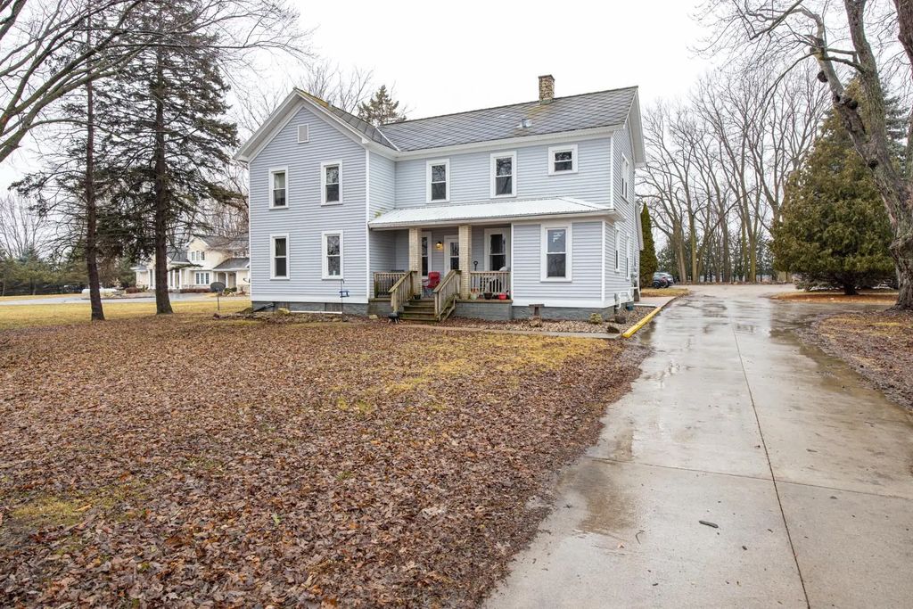 9651 Clayton Avenue, NEENAH