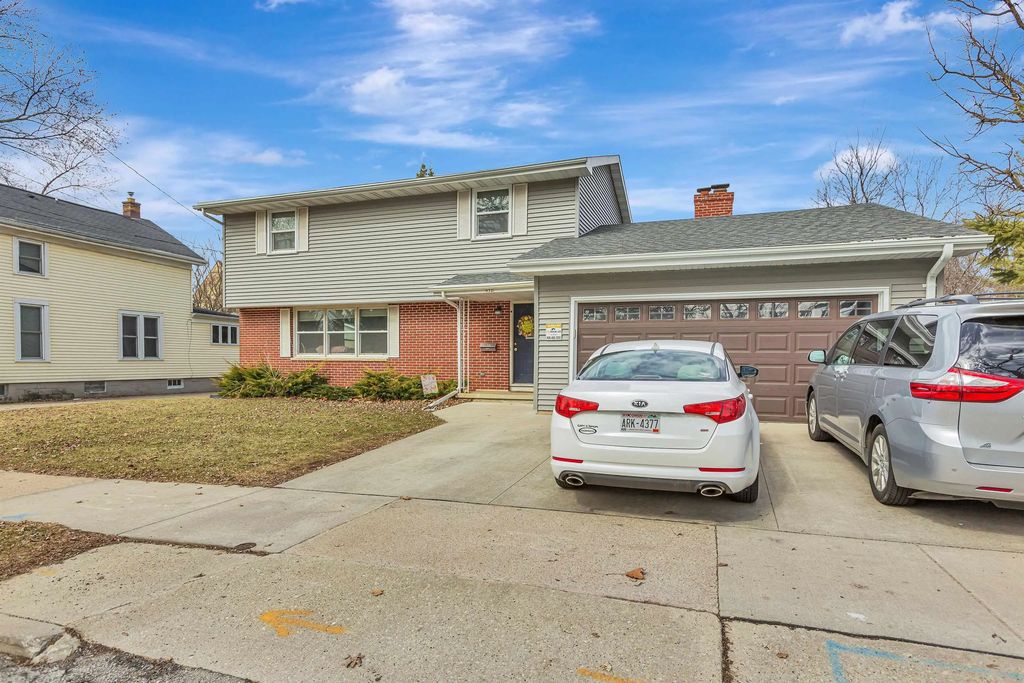 932 Vine Avenue, OSHKOSH