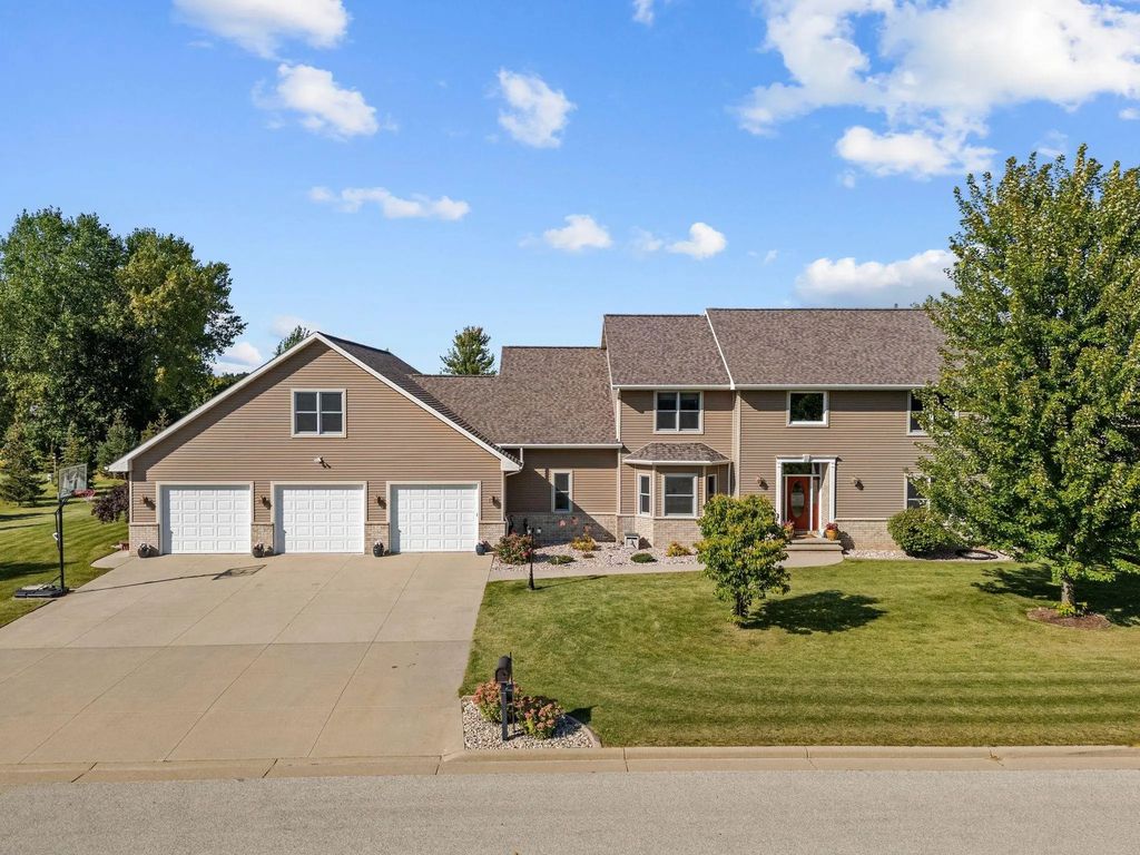 W5071 Cherrywood Court, SHERWOOD