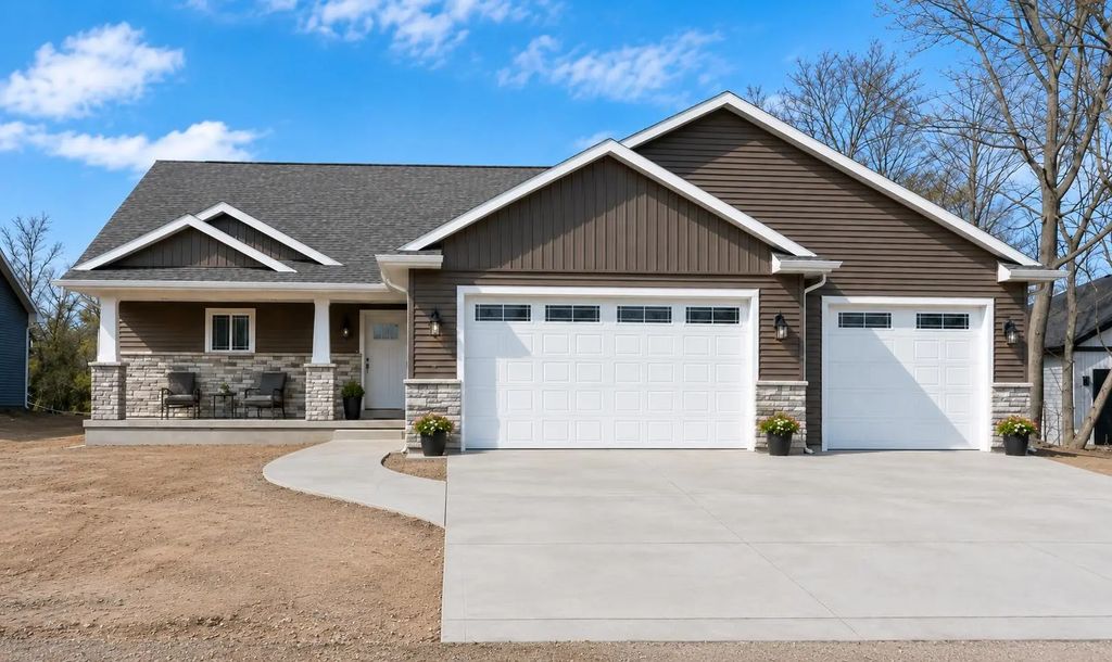 1617 Founders Street, NEENAH