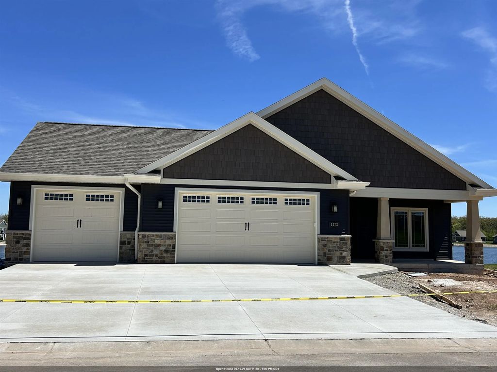 1373 Prairie Lake Circle, NEENAH
