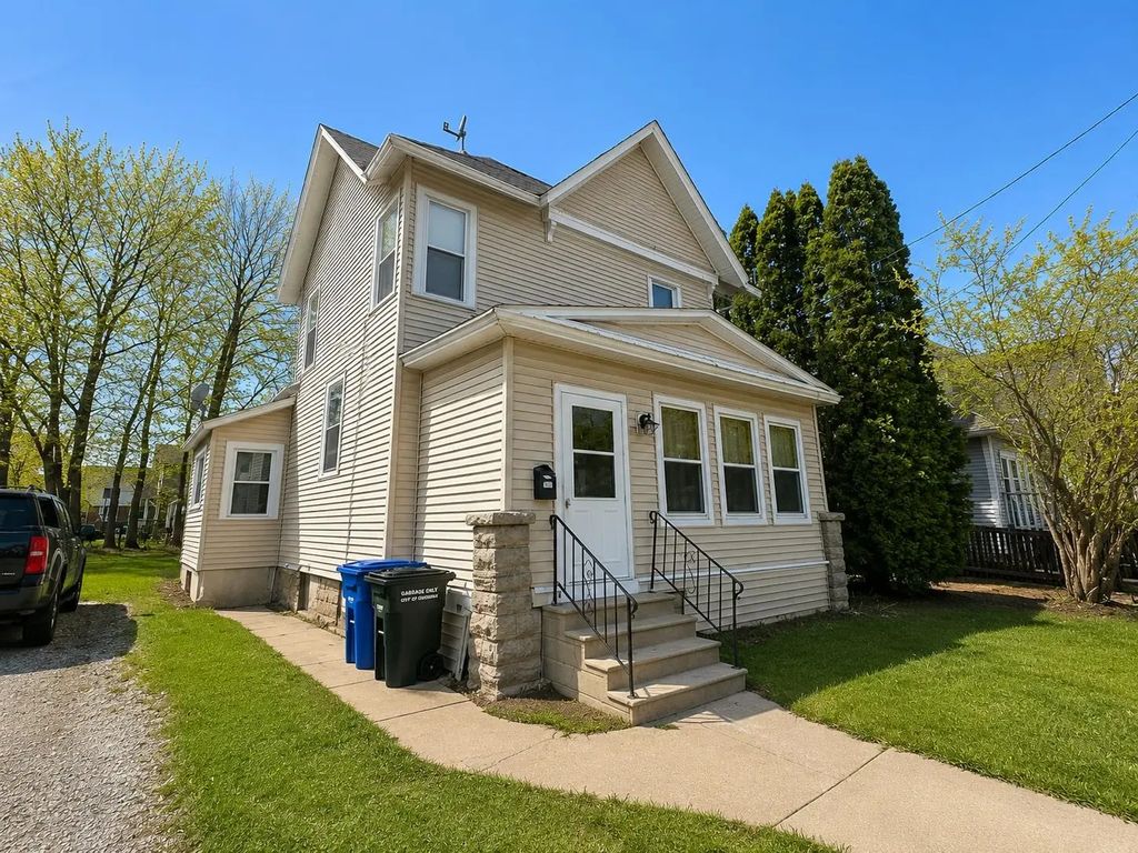 557 Mt Vernon Street, OSHKOSH