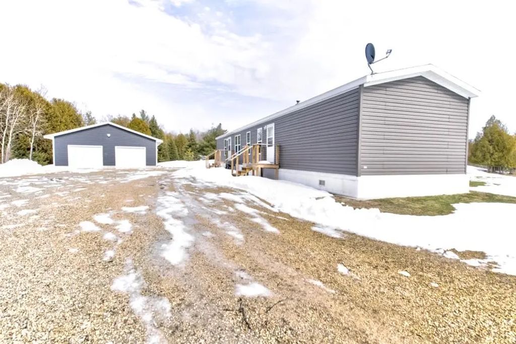 W3910 County Road 358, STEPHENSON