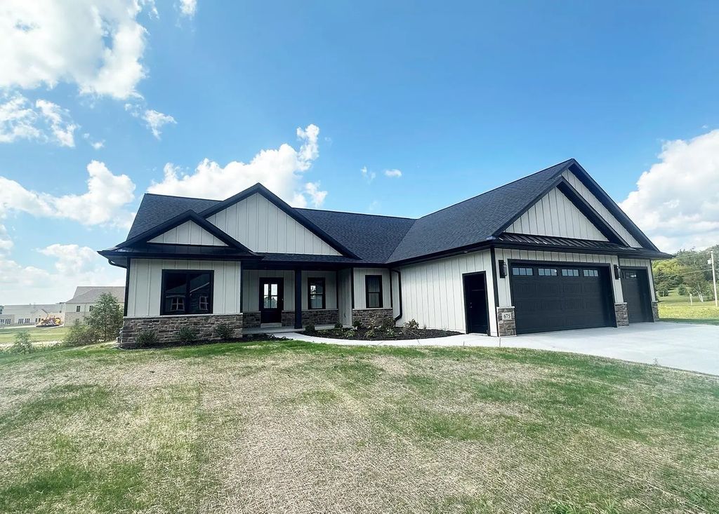 675 Sunset Ridge, GREEN BAY