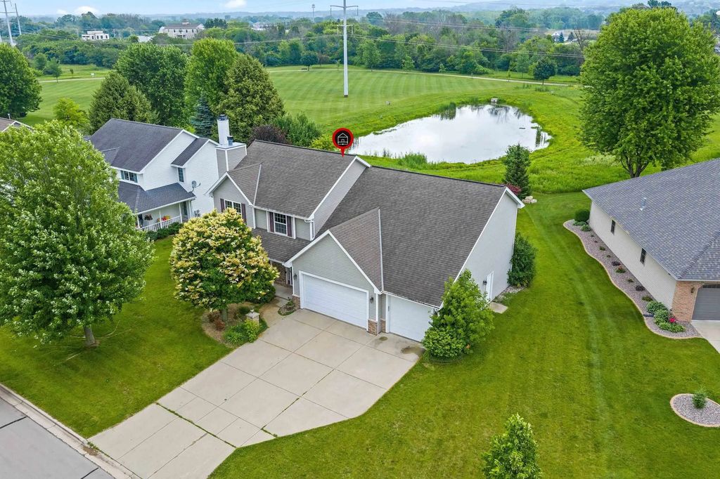 515 Winding Waters Way, DE PERE
