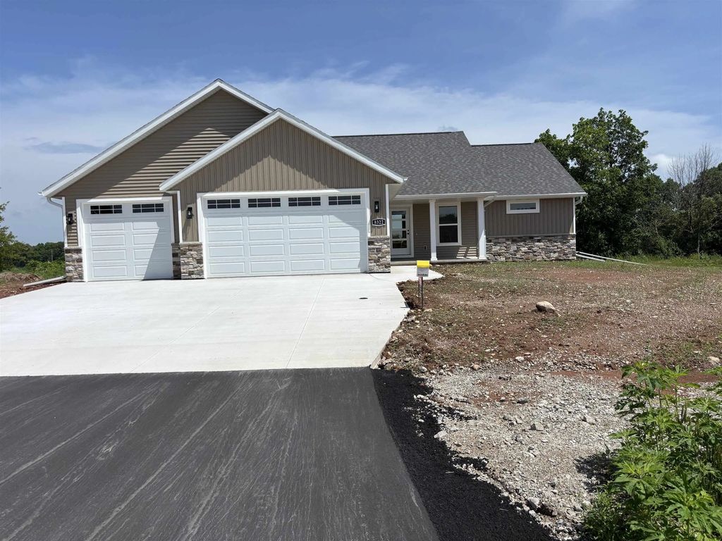 8322 Marlo Avenue, NEENAH