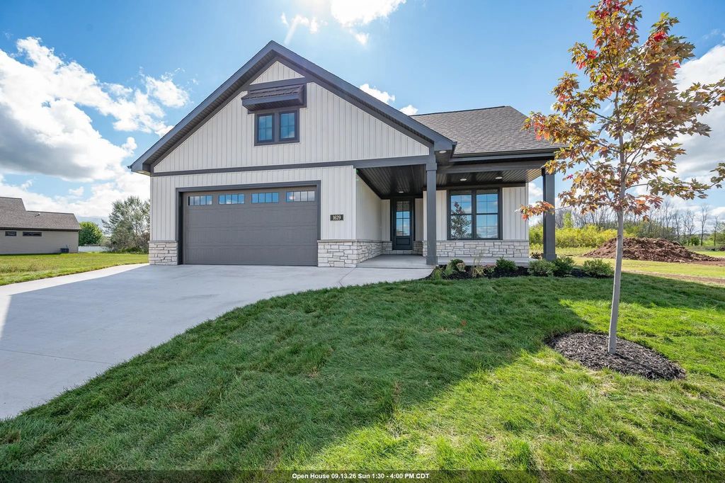 1629 N Honeysuckle Circle, DE PERE