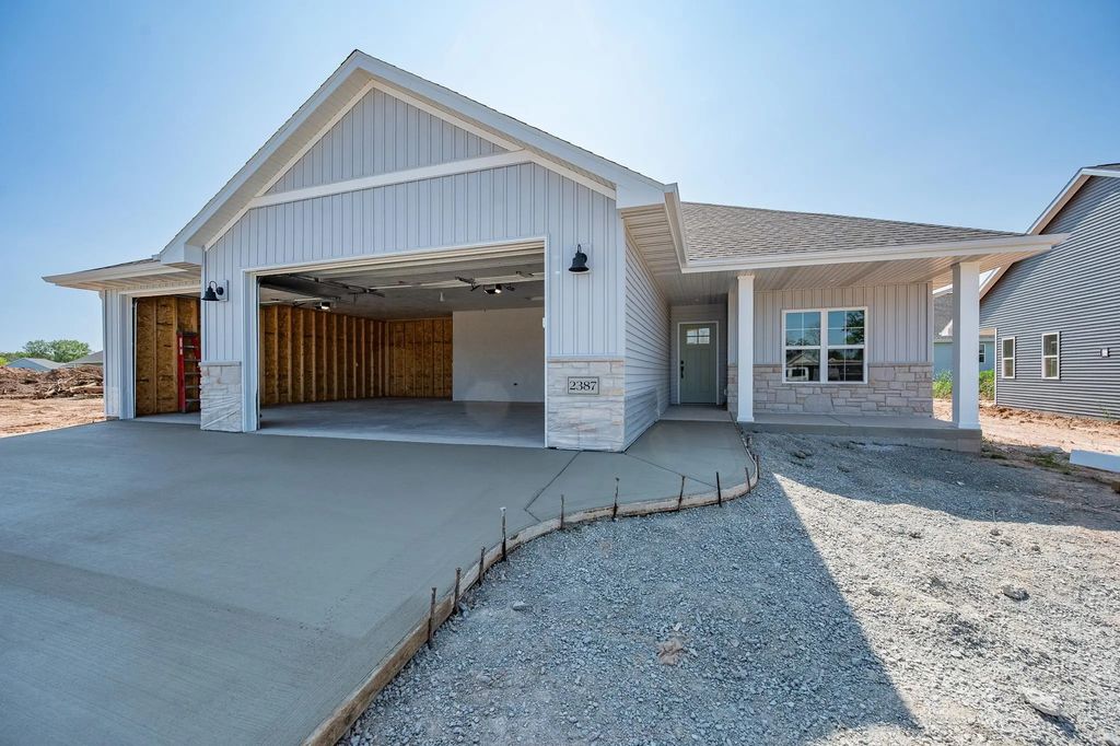 2387 Whispering Wind Lane, GREEN BAY