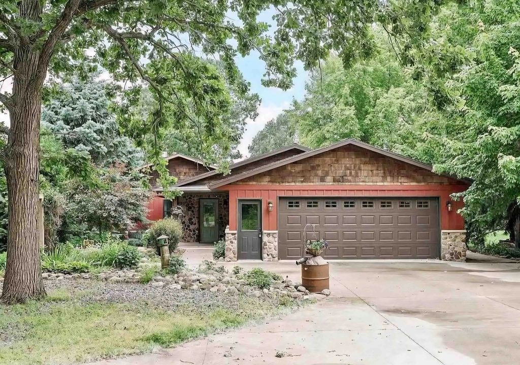 N9806 Highland Park Road, MALONE