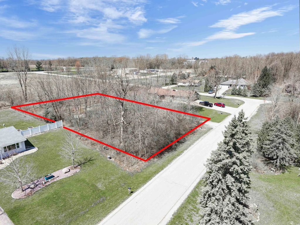 Acorn Road 33, NEENAH