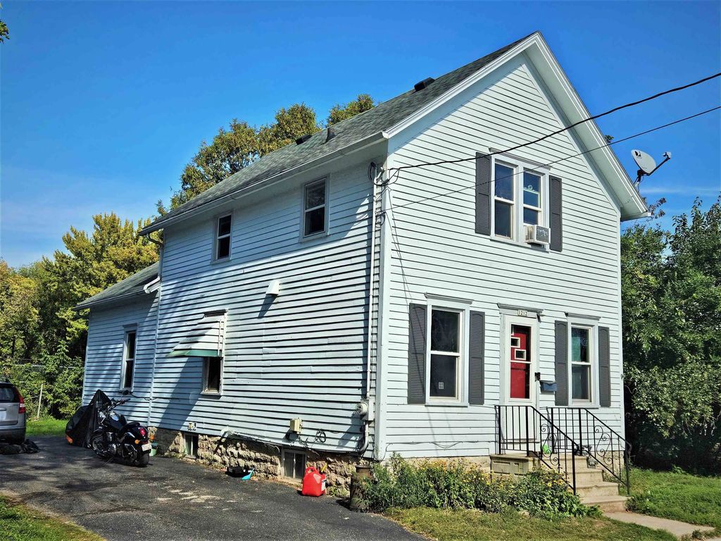 1212 Carr Place, OSHKOSH