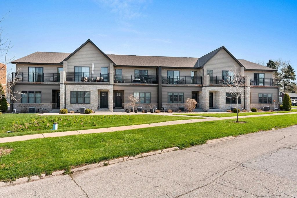 755 William Street 4, DE PERE