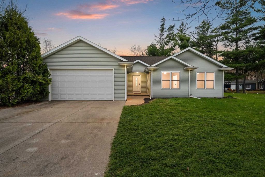 N3150 W Silver Lake Drive, WAUPACA
