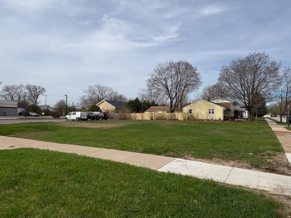 123 N Sawyer Street, OSHKOSH