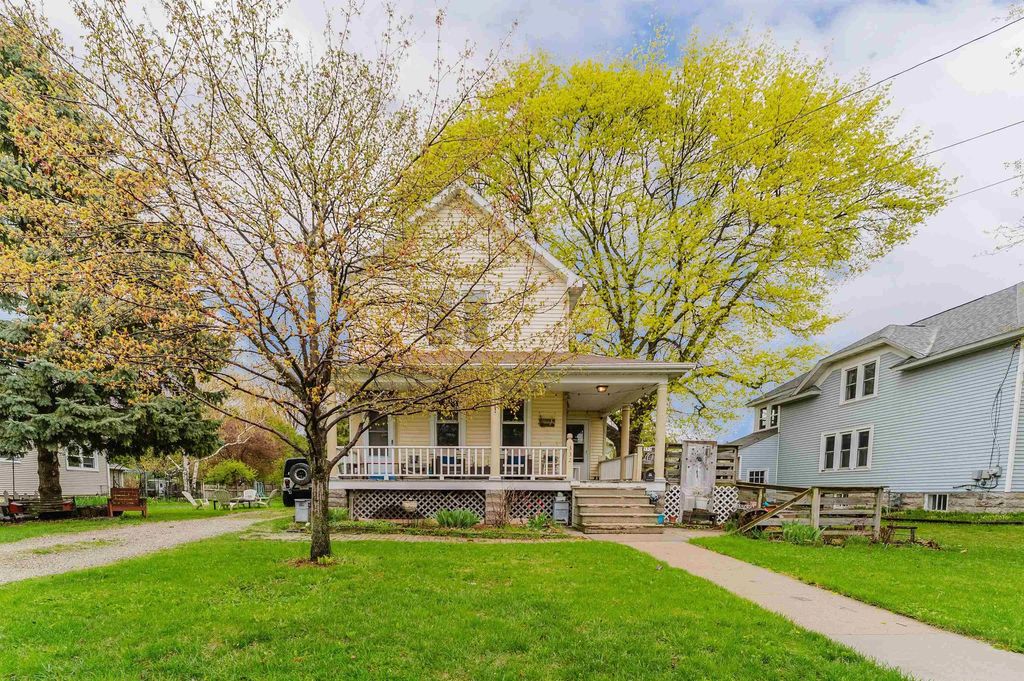 332 Rosalia Street, OSHKOSH