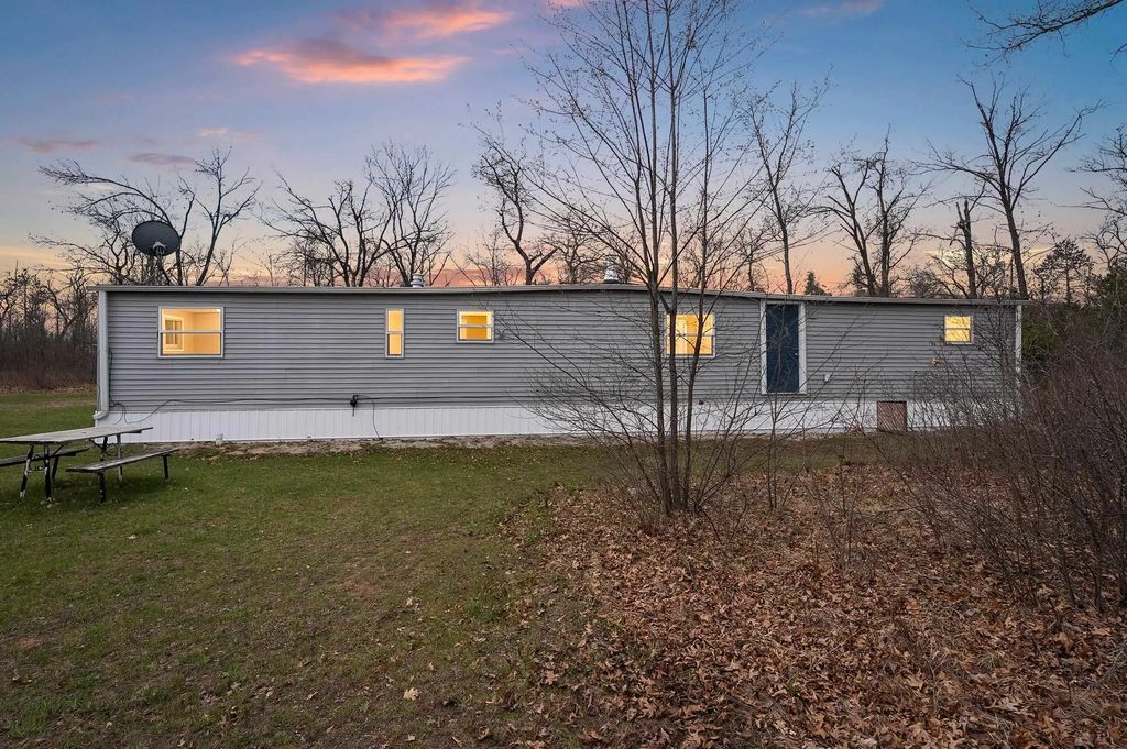 N7240 Acorn Lane, CRIVITZ