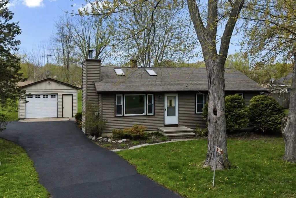 607 Hunters Point Road, NEENAH