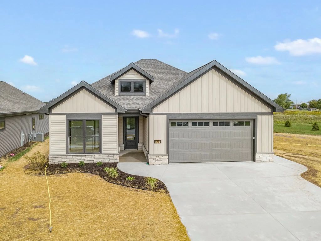 1624 N Honeysuckle Circle, DE PERE