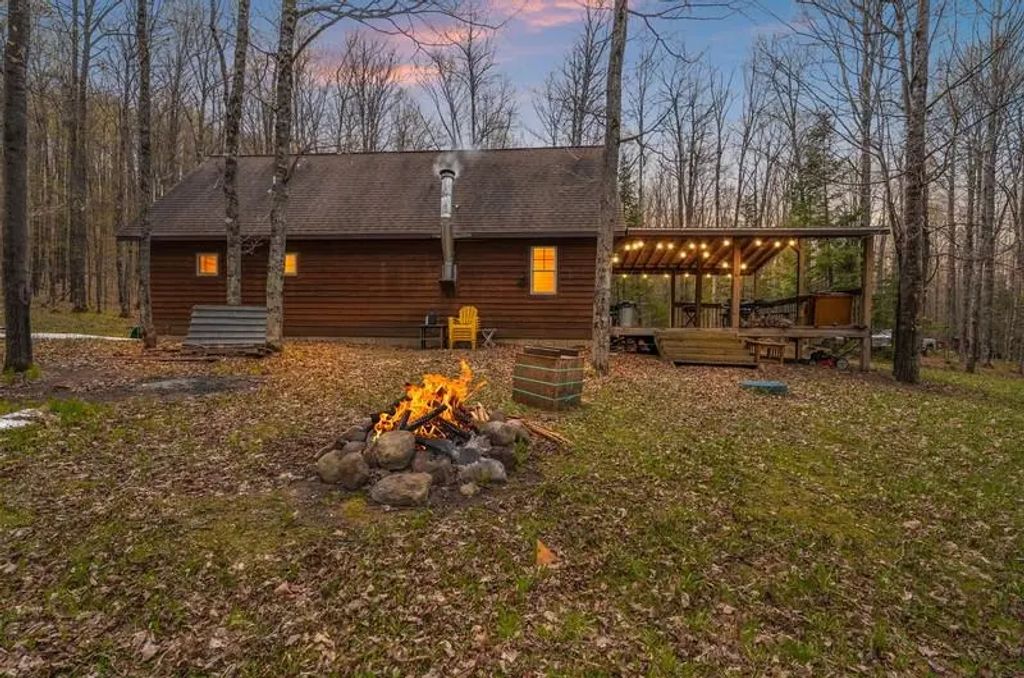 1458 Woodlawn Road, CRANDON