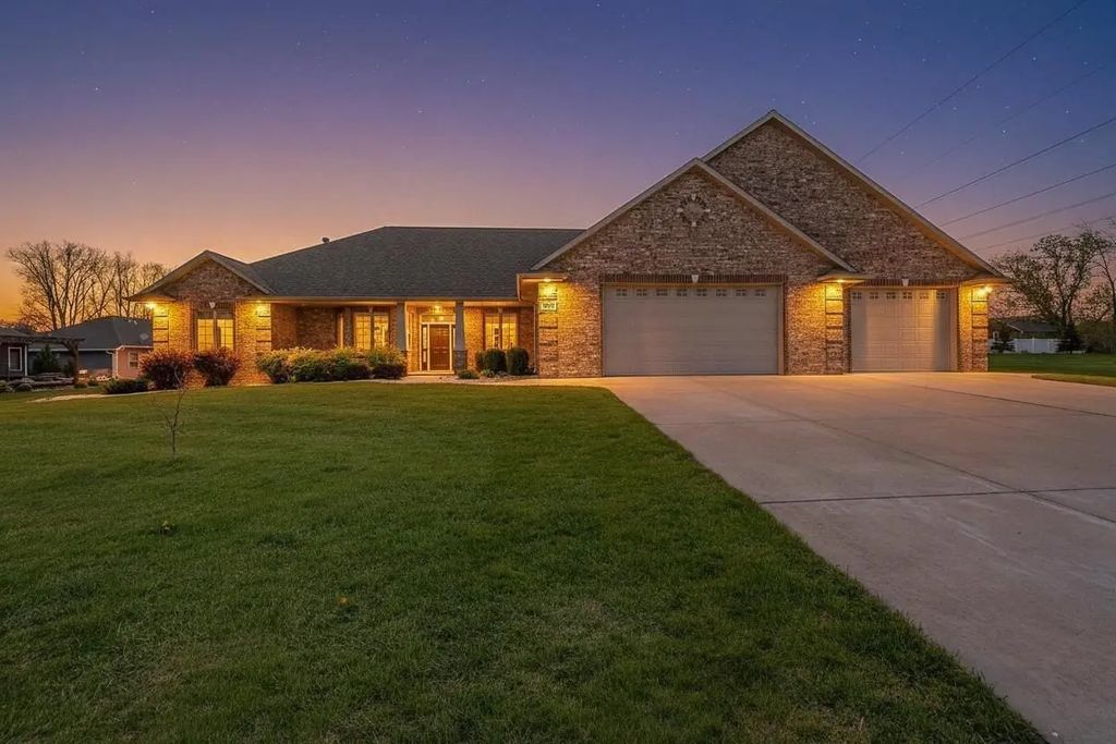 334 Whispering Creek Court, GREEN BAY