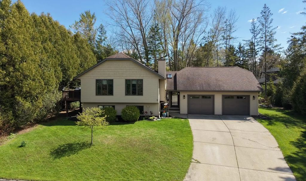 641 E Walnut Place, STURGEON BAY