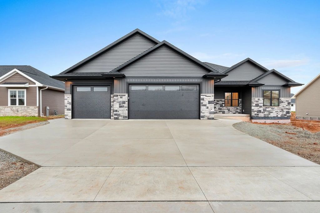 1423 Crossroads Drive, DE PERE