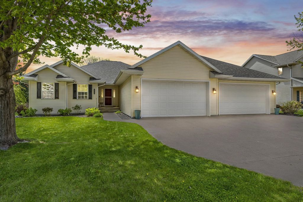 3219 E Fallcreek Lane, APPLETON