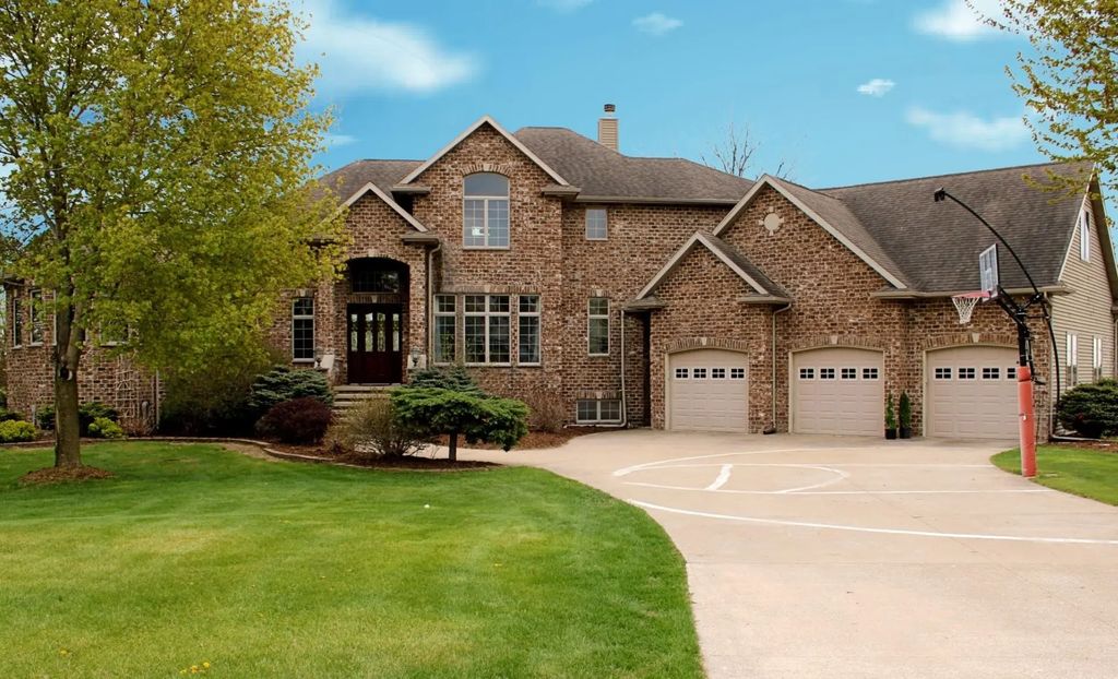 3463 Grand Meadows Crossing, NEENAH