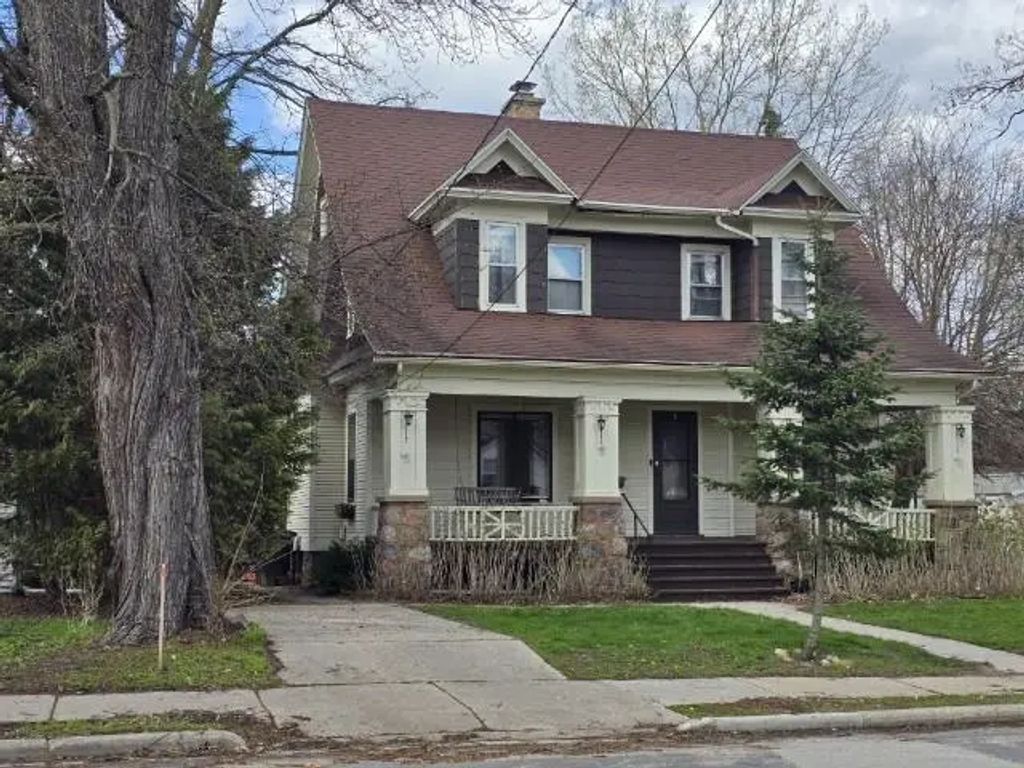 211 E Center Street, SHAWANO
