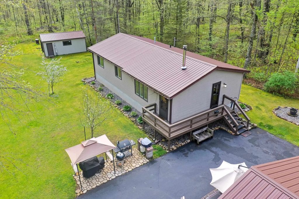N6828 Springbrook Road, CECIL