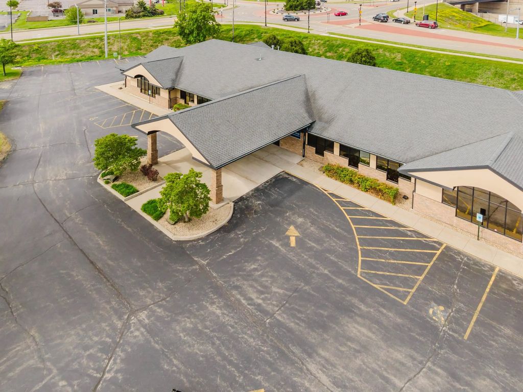 1875 West Pointe Drive, OSHKOSH