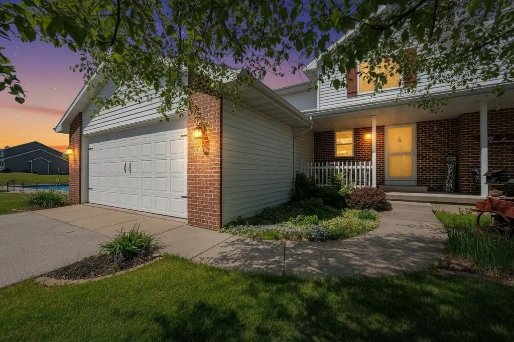 483 Madeline Lane, LITTLE SUAMICO