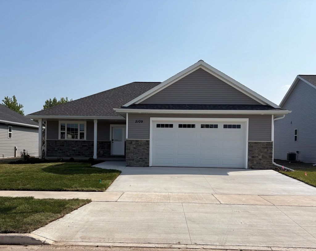 2109 Golden Gate Drive, APPLETON