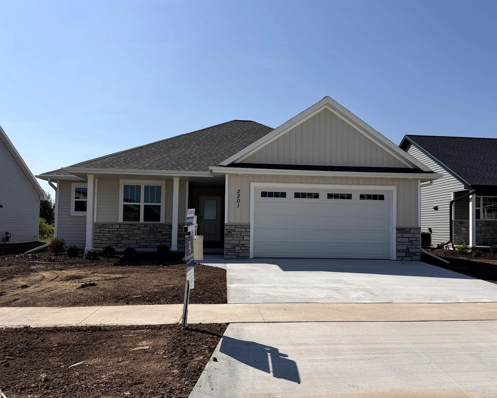 2201 Golden Gate Drive, APPLETON