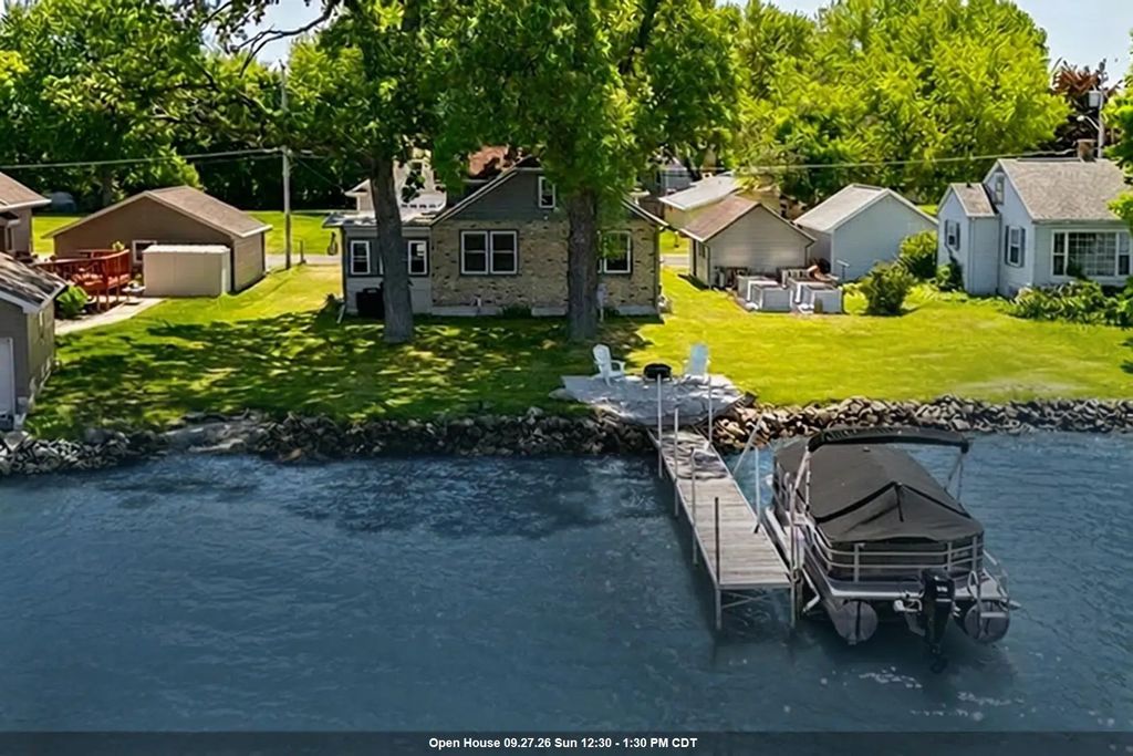 2432 Hickory Lane, OSHKOSH