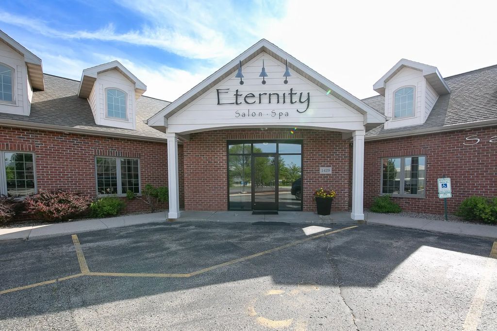 1429 Province Terrace, MENASHA