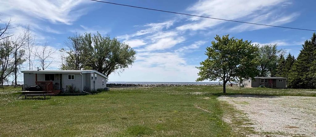 8068 County Road Y, OCONTO