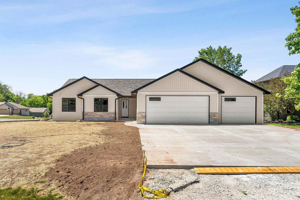 W5168 Natures Way Drive, SHERWOOD