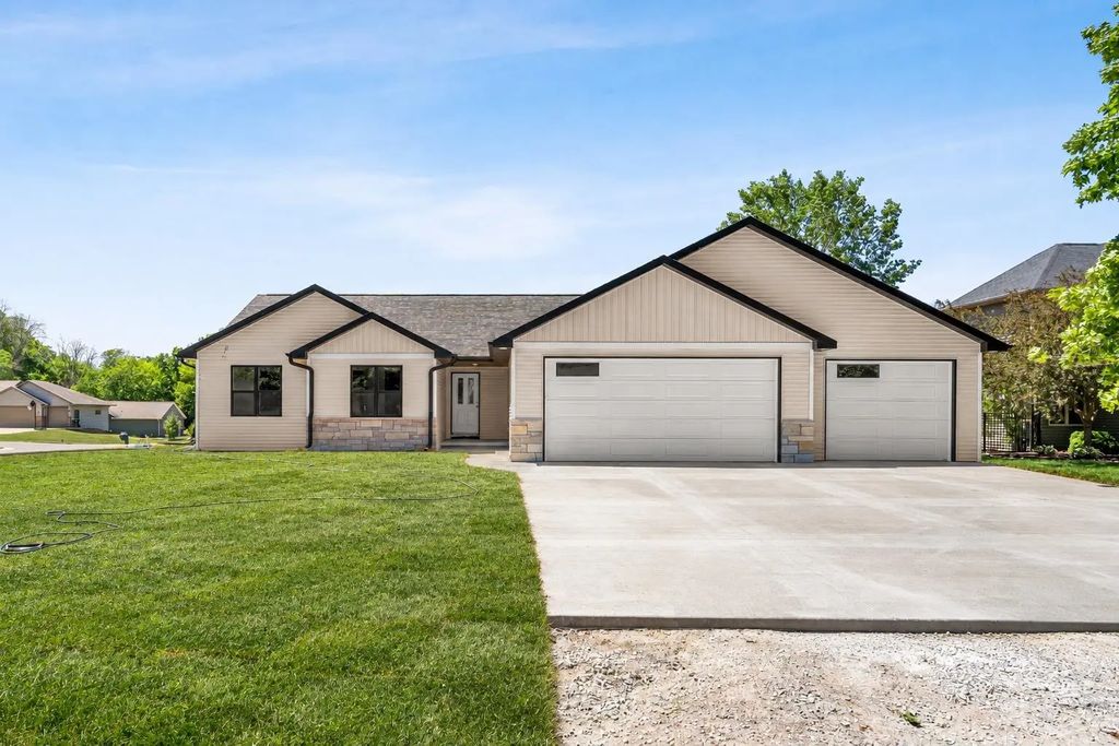 W5168 Natures Way Drive, SHERWOOD