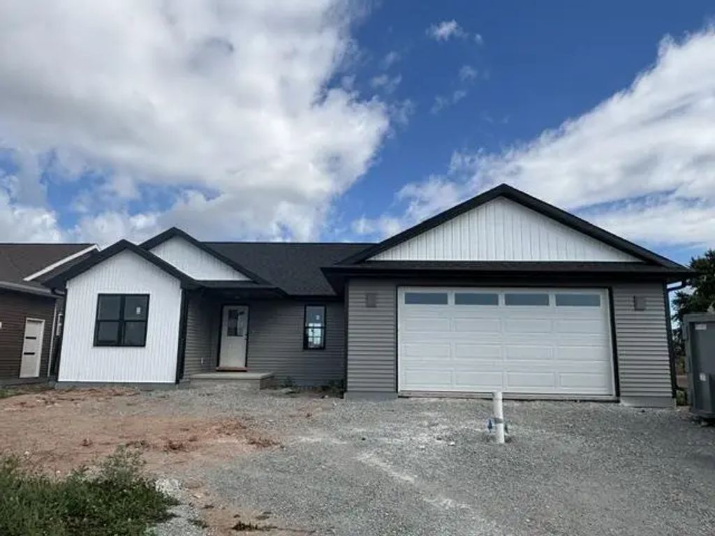 W6534 Breezy Way, APPLETON
