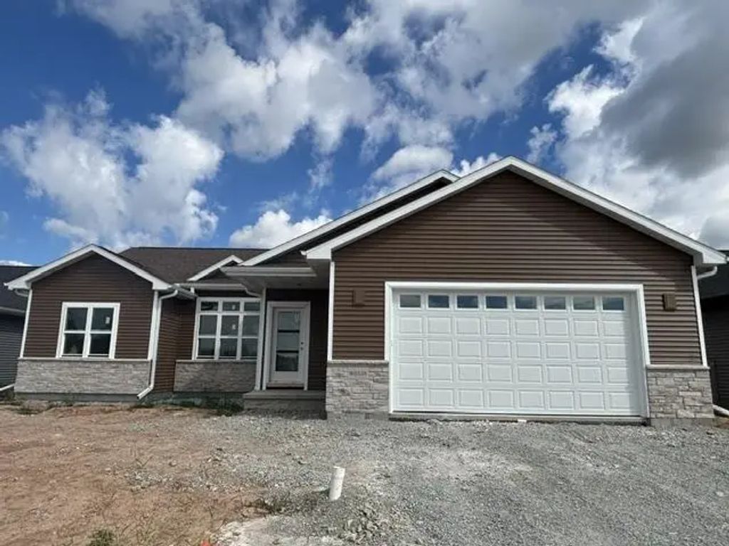W6538 Breezy Way, APPLETON