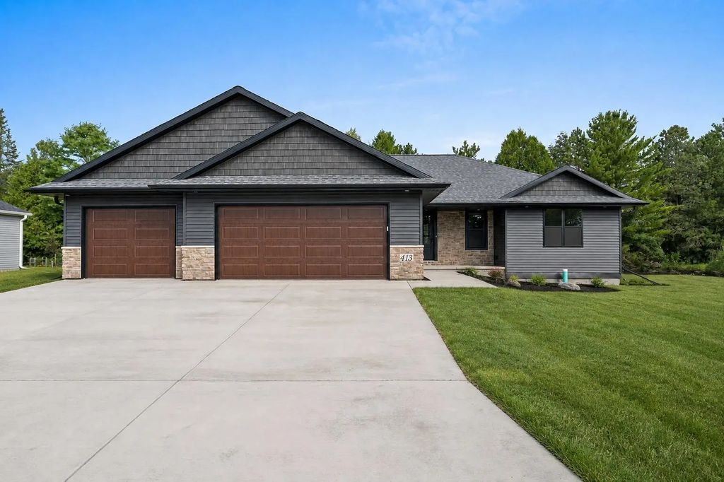 413 Carrie Lynn Avenue, ALGOMA