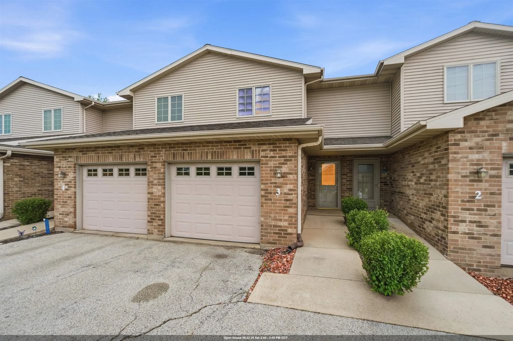 2127 Royal Crest Circle 3, GREEN BAY
