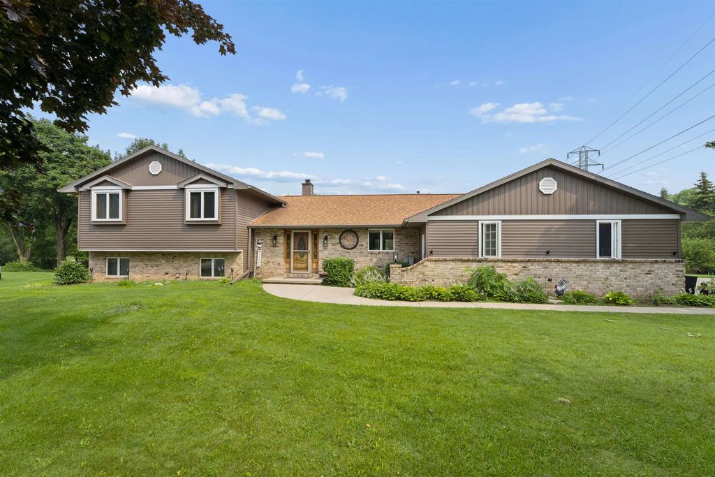 926 Millbrook Drive, NEENAH