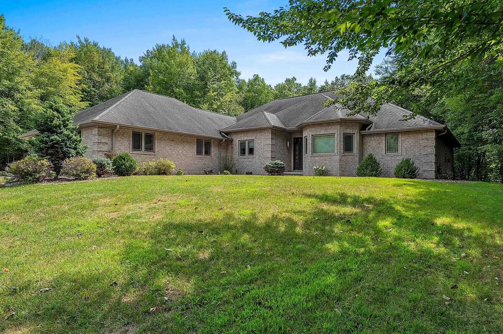 425 Hill Haven Court, LITTLE SUAMICO