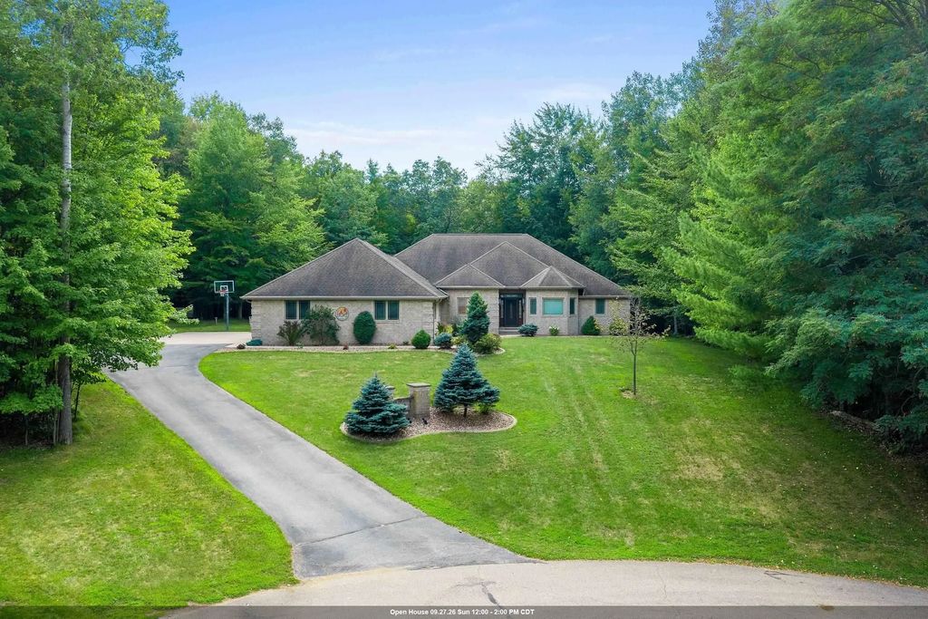425 Hill Haven Court, LITTLE SUAMICO