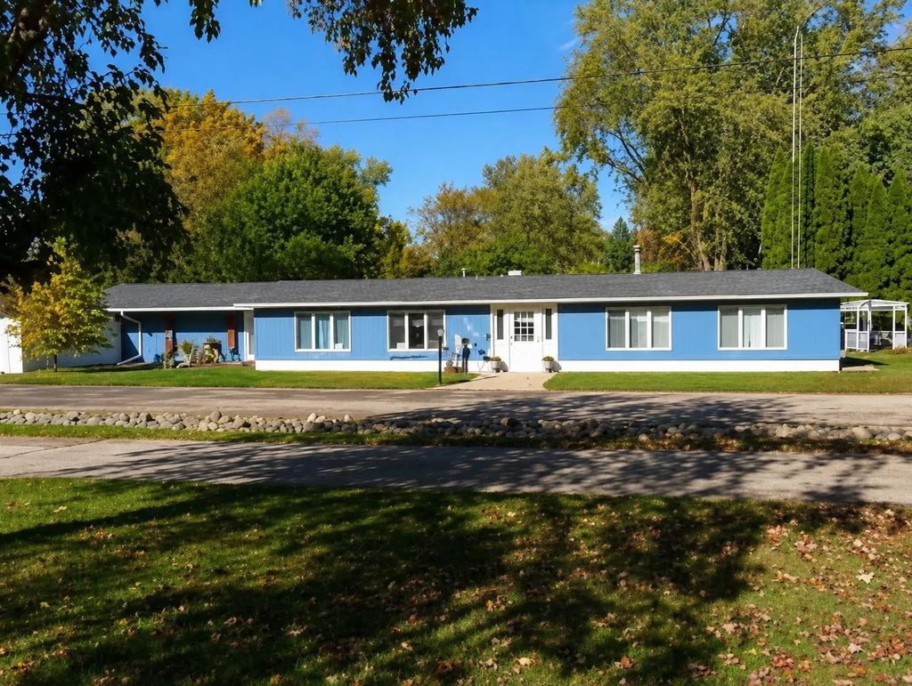 724 Lakeshore Drive, FOND DU LAC