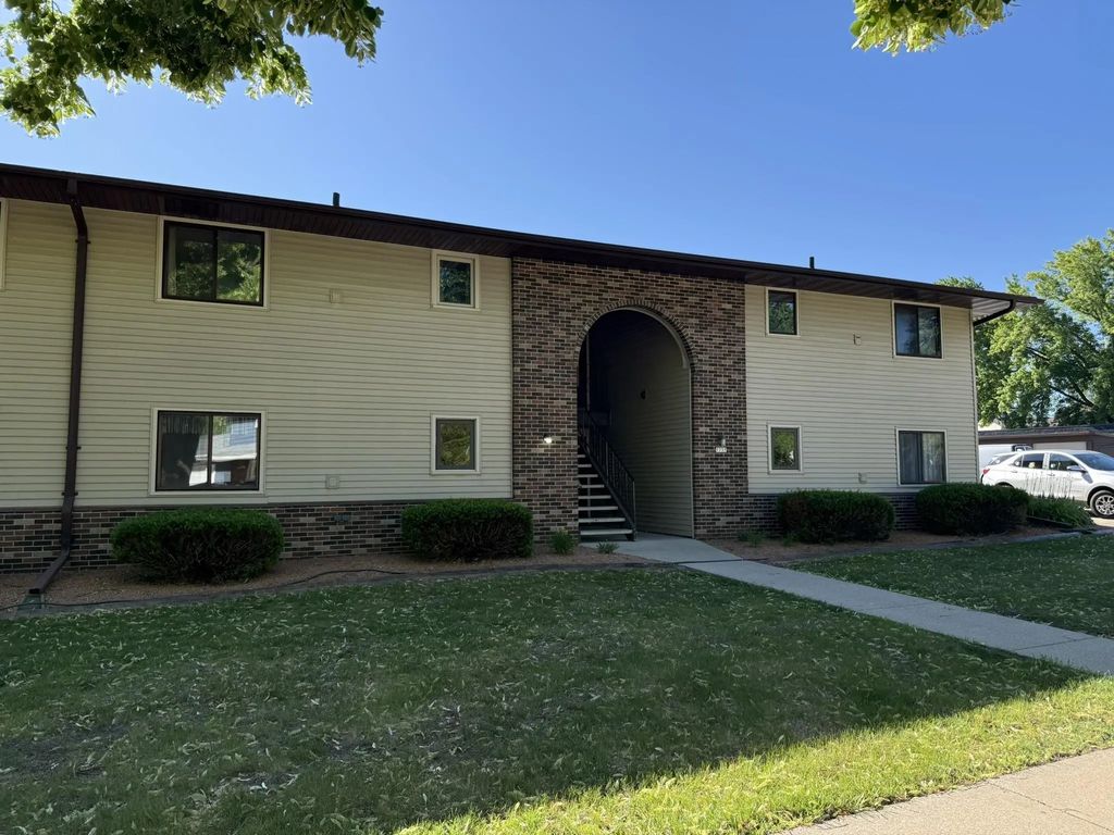 1755 Maricopa Drive B, OSHKOSH
