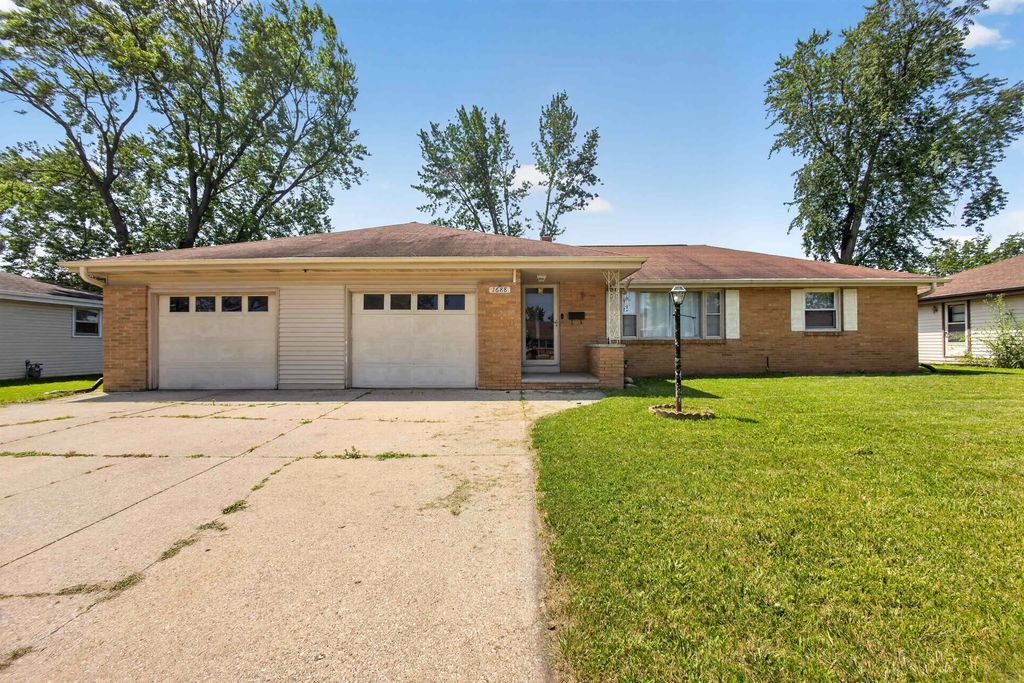 1688 Lilac Lane, GREEN BAY